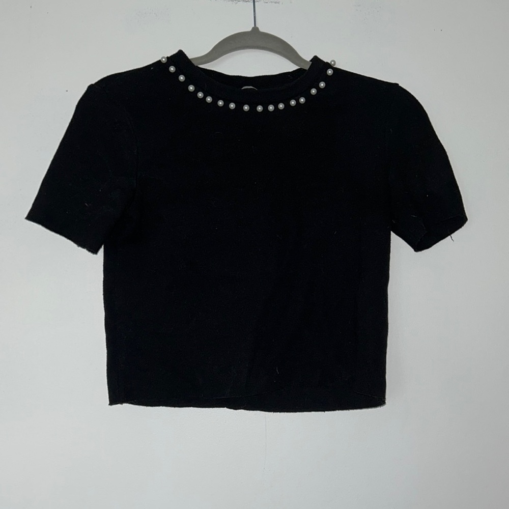 Knit black t shirt with pearls